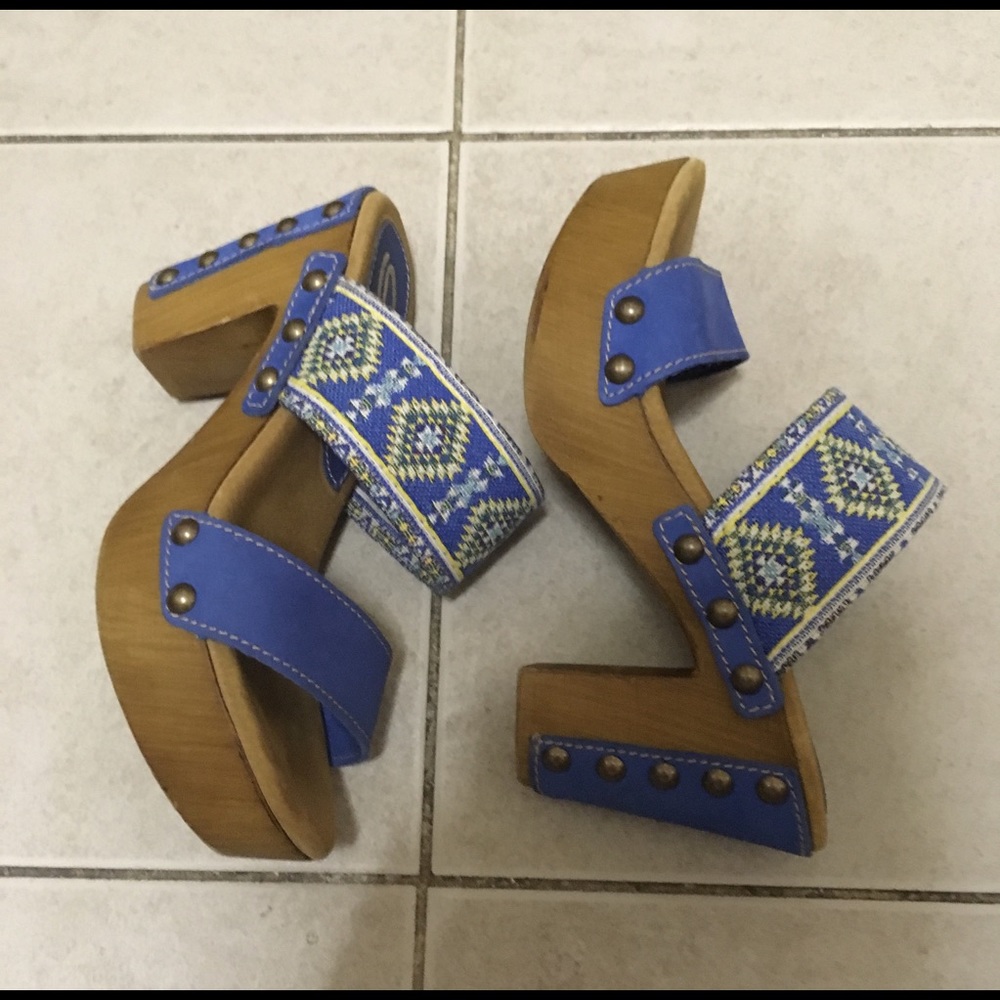 Clog Slippers - Picture 2 of 8